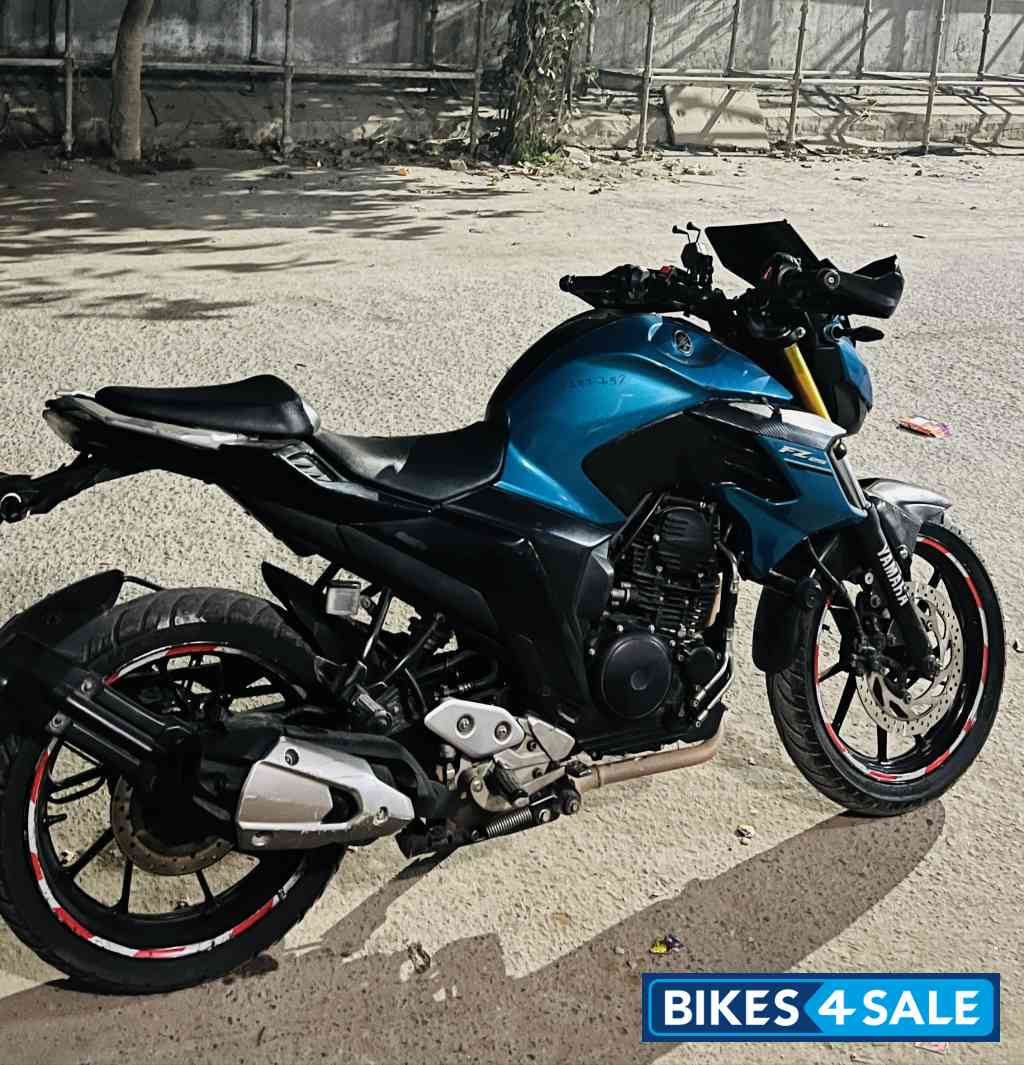 Blue Yamaha FZ25