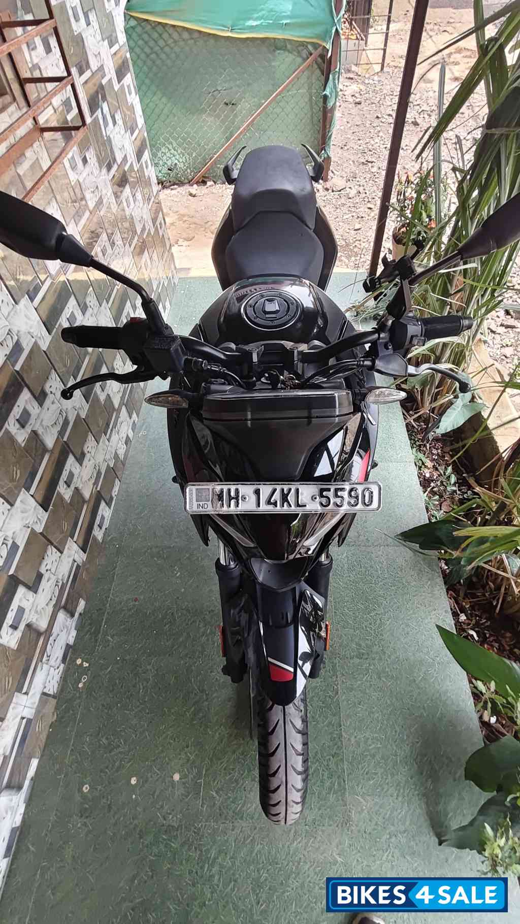 Black Bajaj Pulsar N160 Dual Channel ABS
