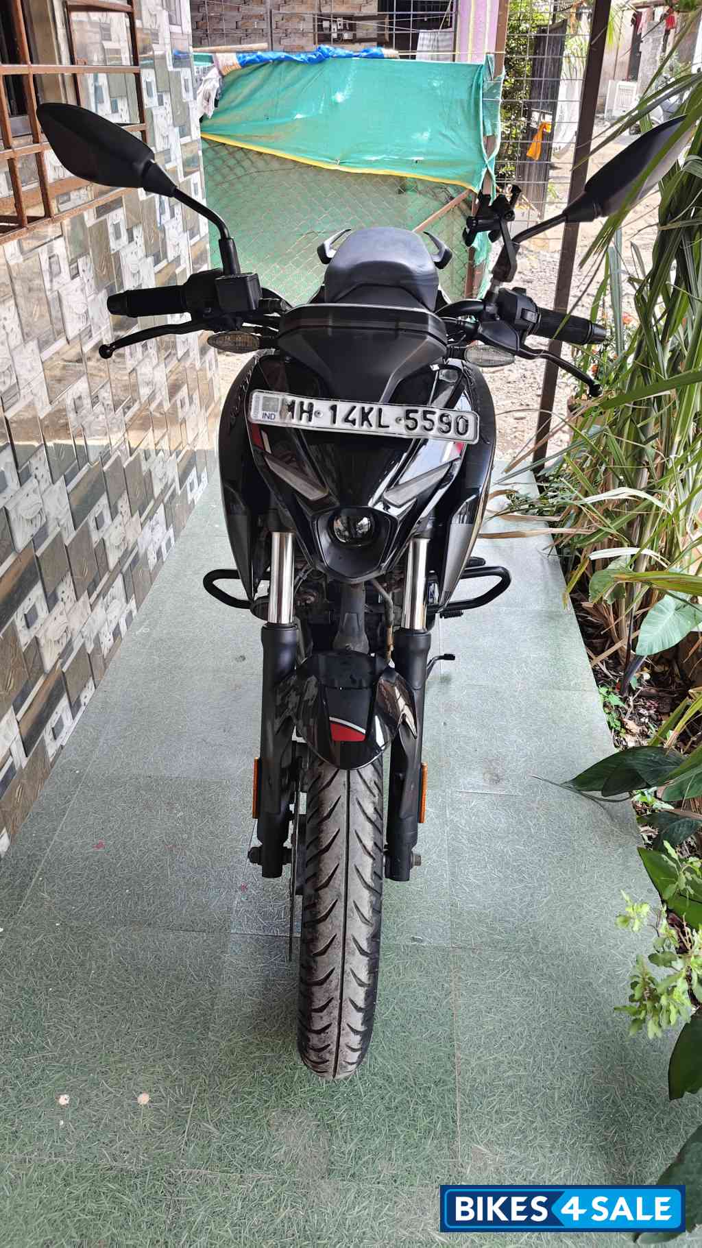 Black Bajaj Pulsar N160 Dual Channel ABS