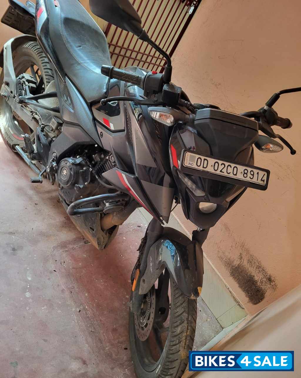 Black Bajaj Pulsar N150 Black Bajaj Pulsar N150