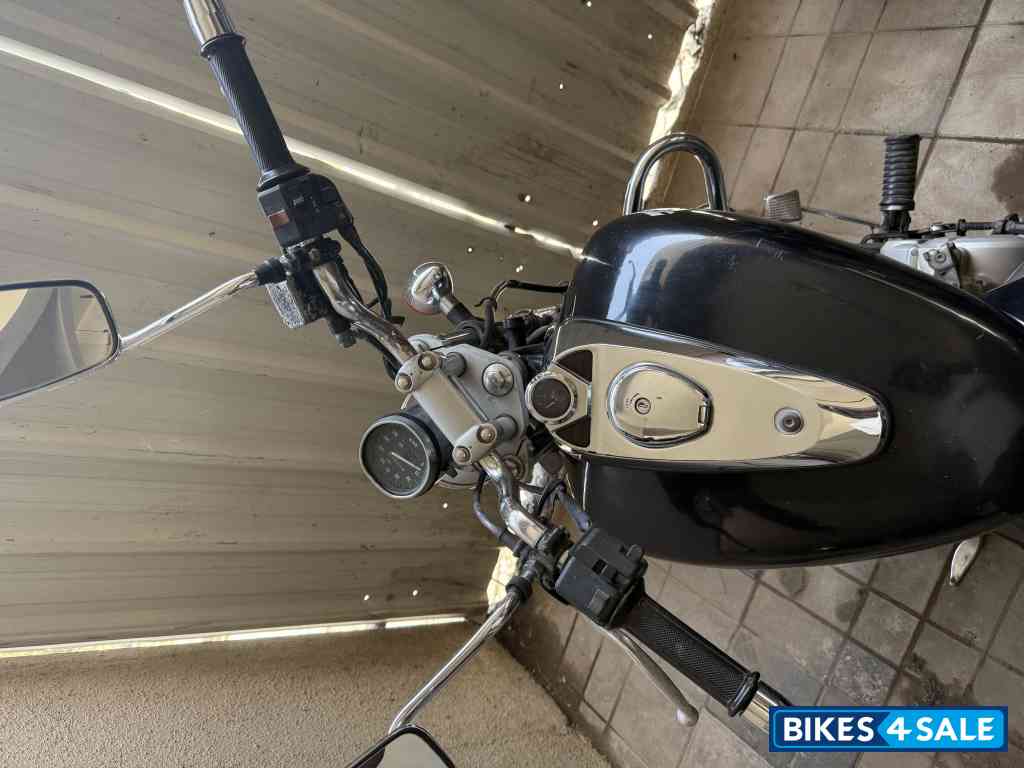 Bajaj Avenger 220 DTS-i