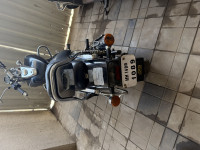 Bajaj Avenger 220 DTS-i