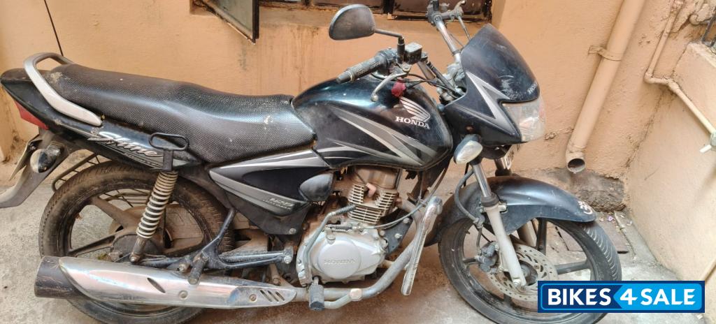 Black Honda Shine