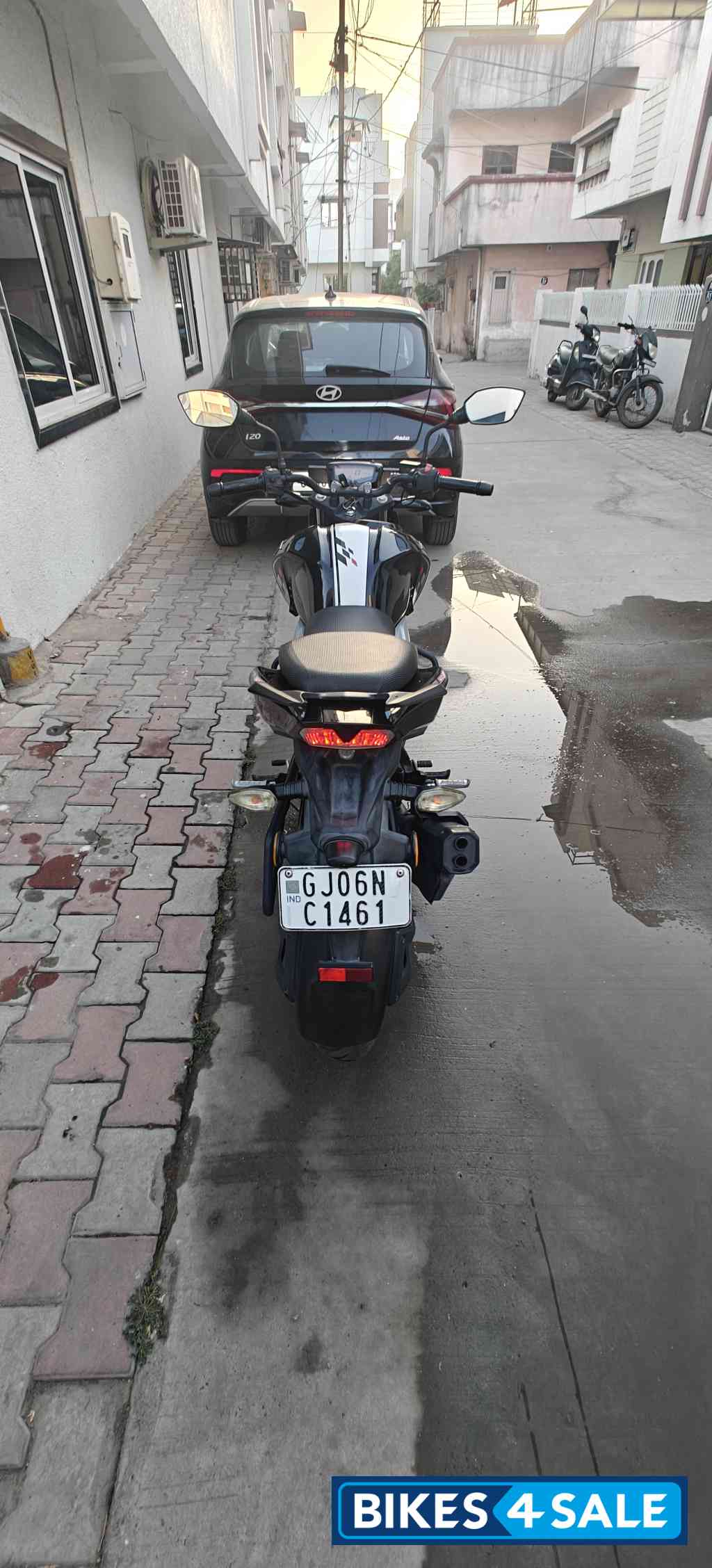 Black TVS Apache RTR 160 BS VI