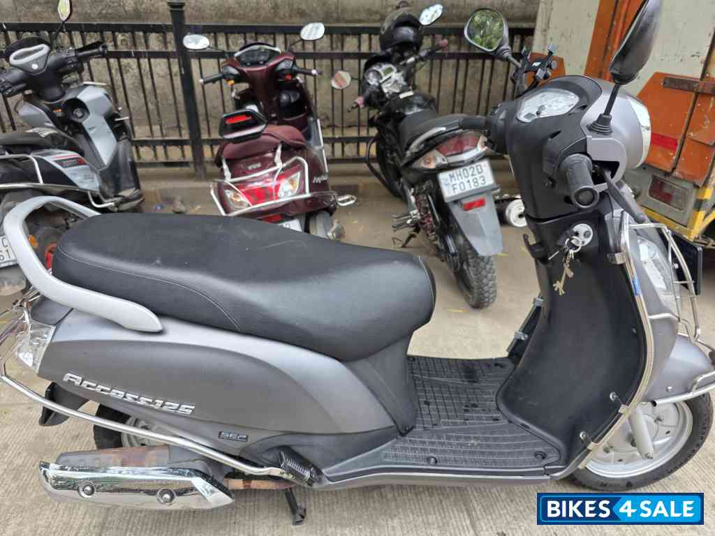 Metallic Black Suzuki Access 125