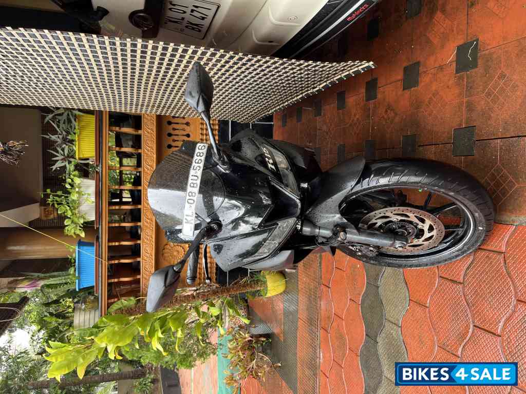 Black Yamaha YZF R15 V3