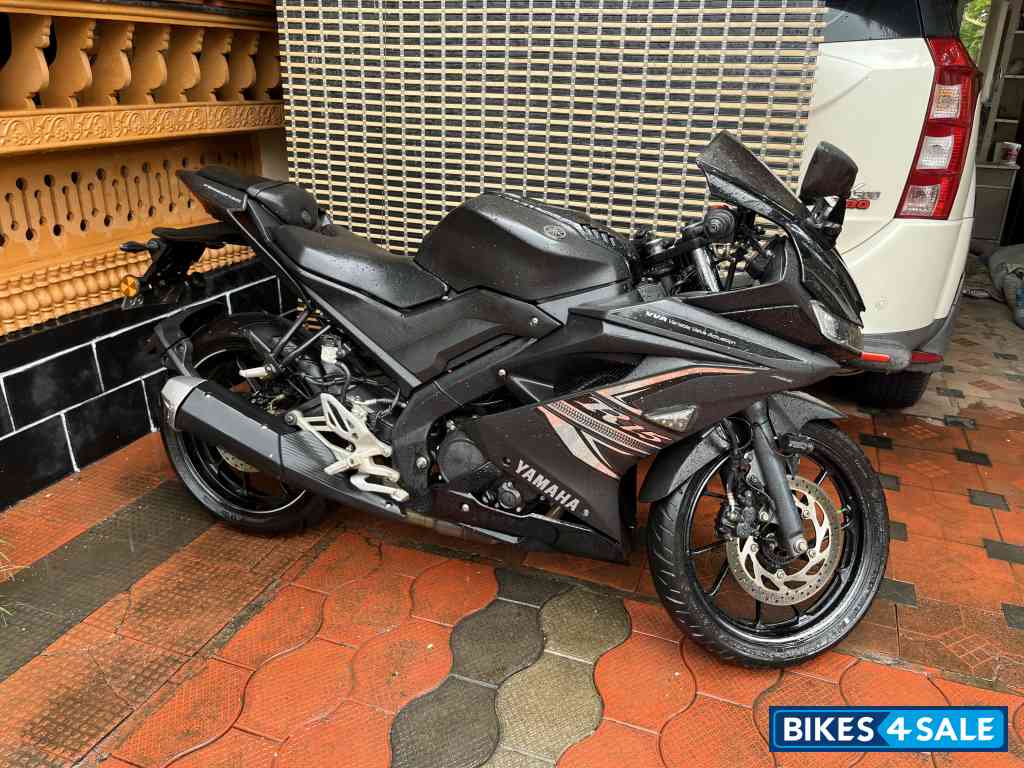 Black Yamaha YZF R15 V3 Black Yamaha YZF R15 V3
