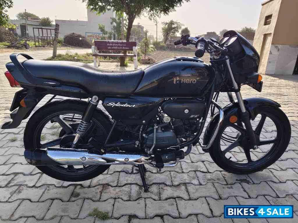 Black Hero Splendor Plus Black and Accent