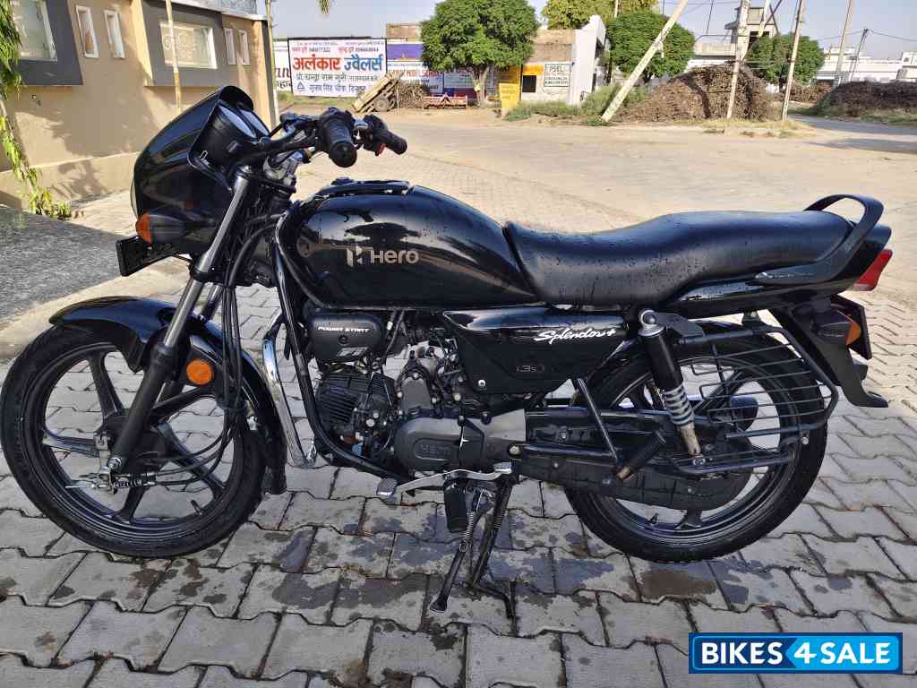 Black Hero Splendor Plus Black and Accent