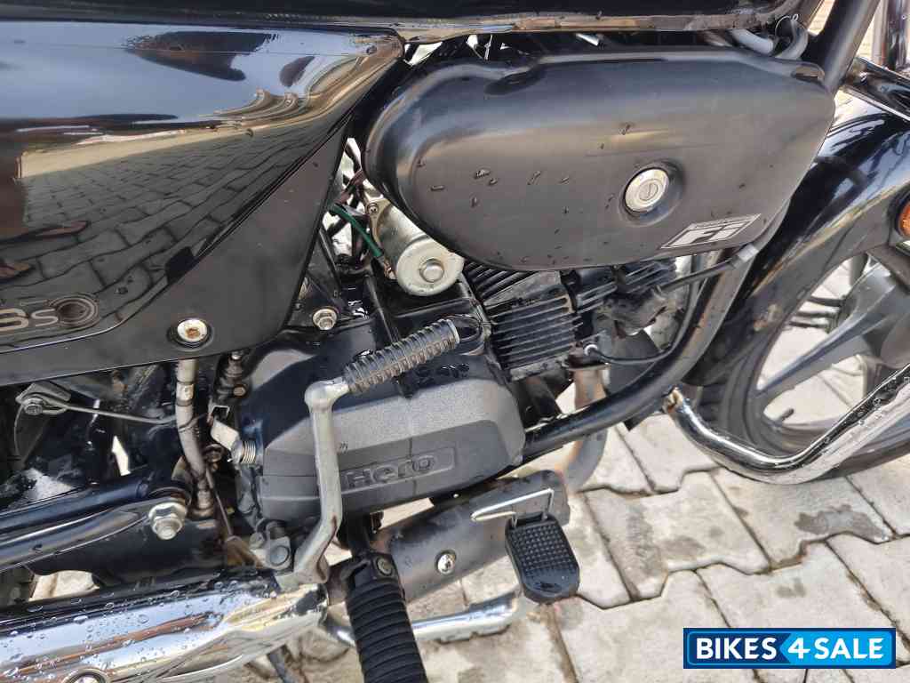 Black Hero Splendor Plus Black and Accent