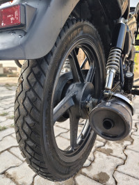 Black Hero Splendor Plus Black and Accent
