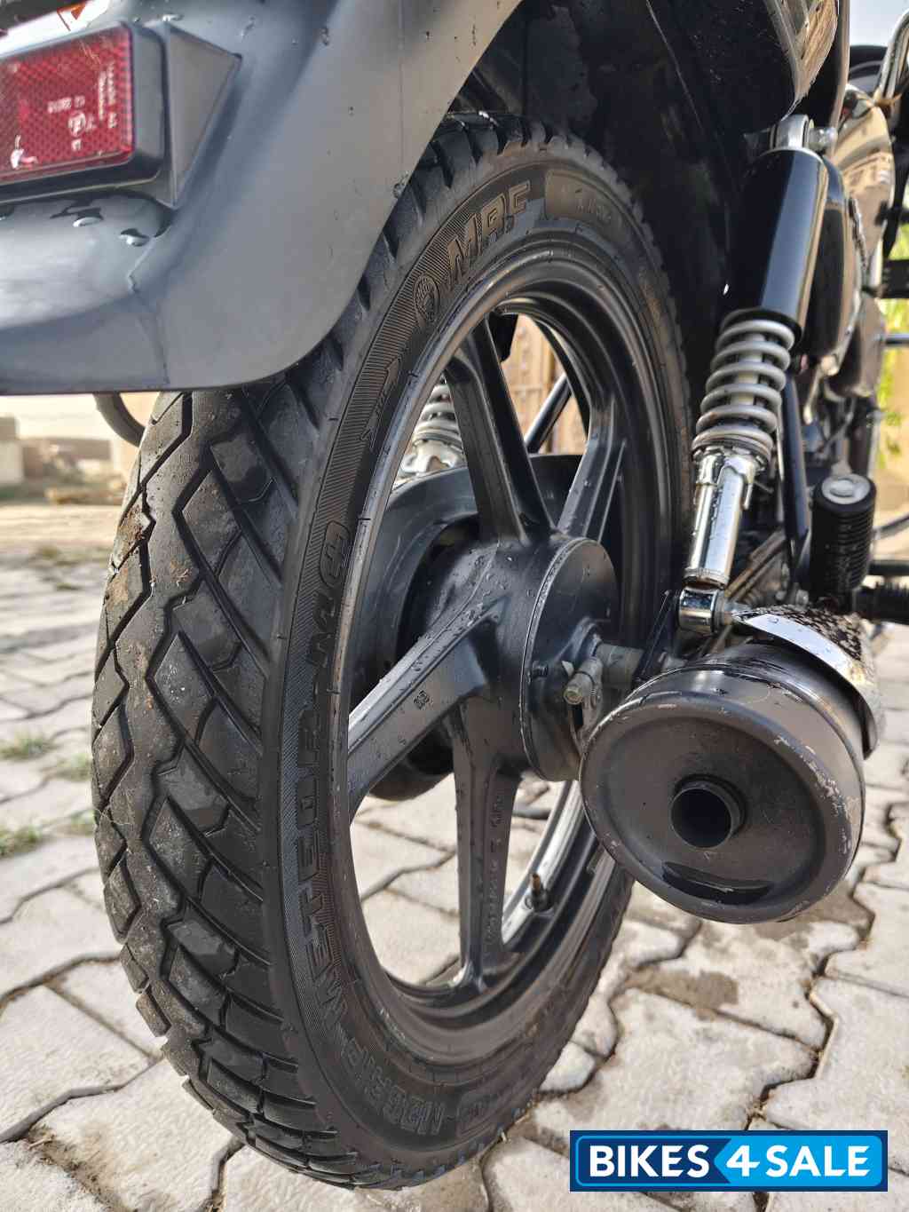 Black Hero Splendor Plus Black and Accent