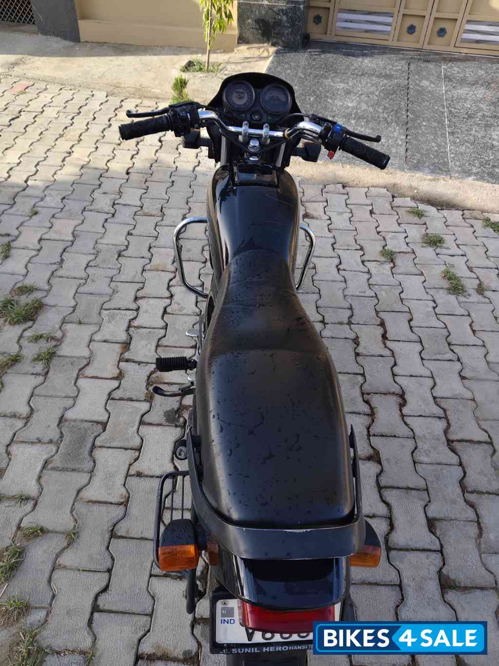 Black Hero Splendor Plus Black and Accent