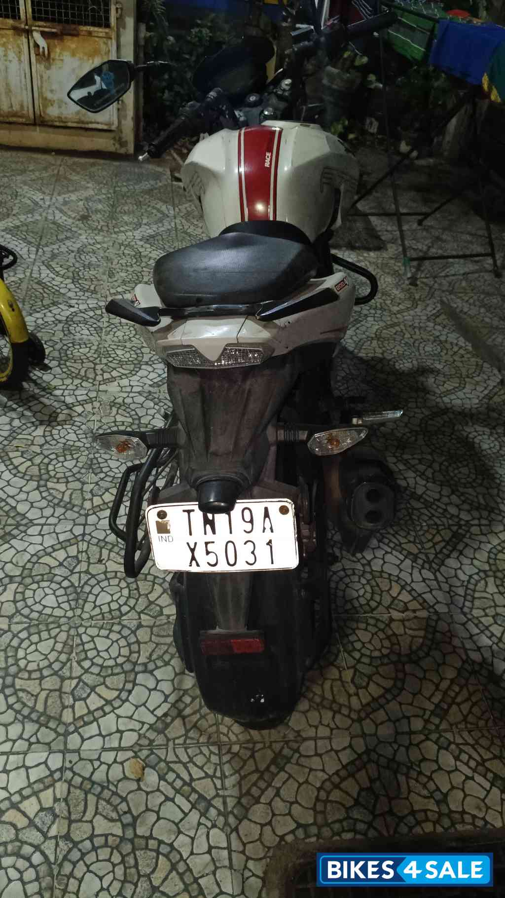 TVS Apache RTR 200 4V ABS TVS Apache RTR 200 4V ABS