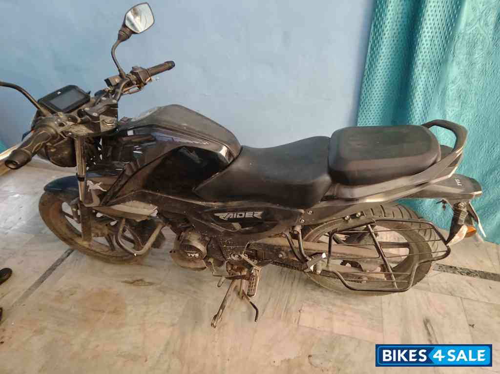 Black TVS Raider 125 Black TVS Raider 125