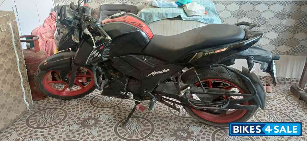 TVS Apache RTR 160 4V BS6
