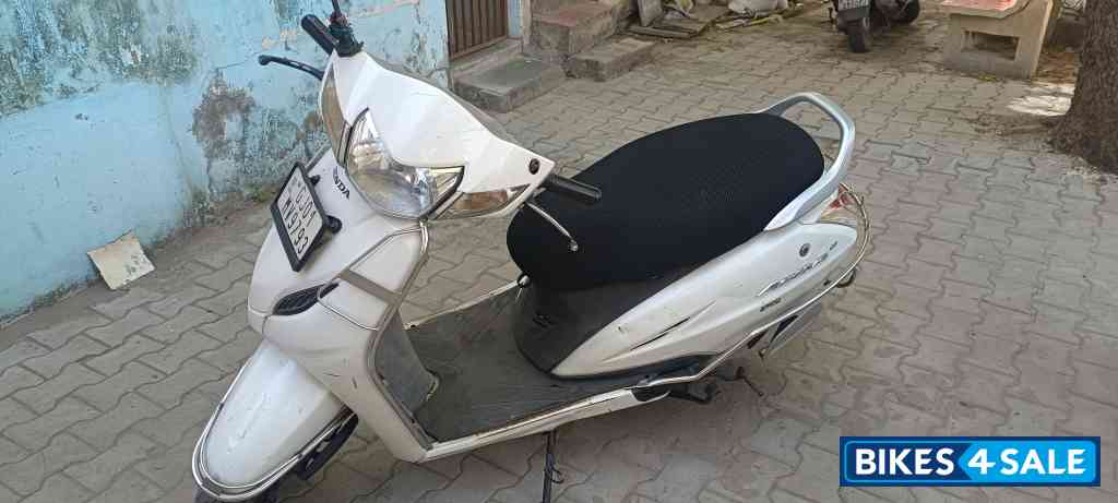 White Honda Activa 4G White Honda Activa 4G