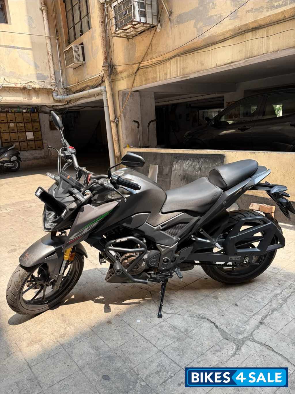 Grey Honda CB300F Flex-Fuel
