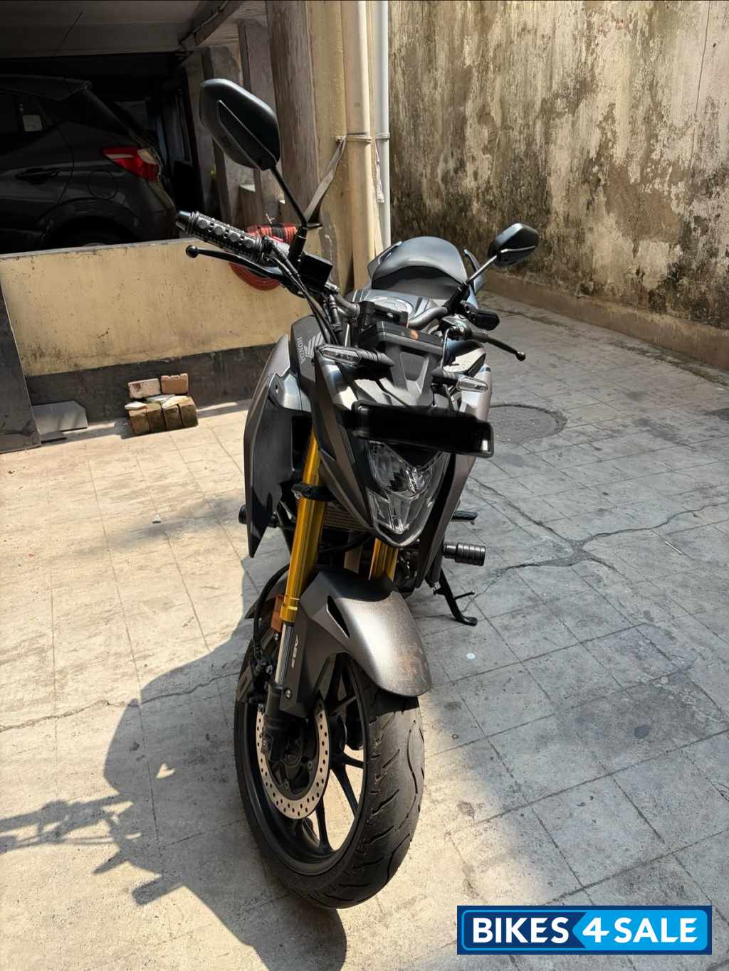 Grey Honda CB300F Flex-Fuel Grey Honda CB300F Flex-Fuel