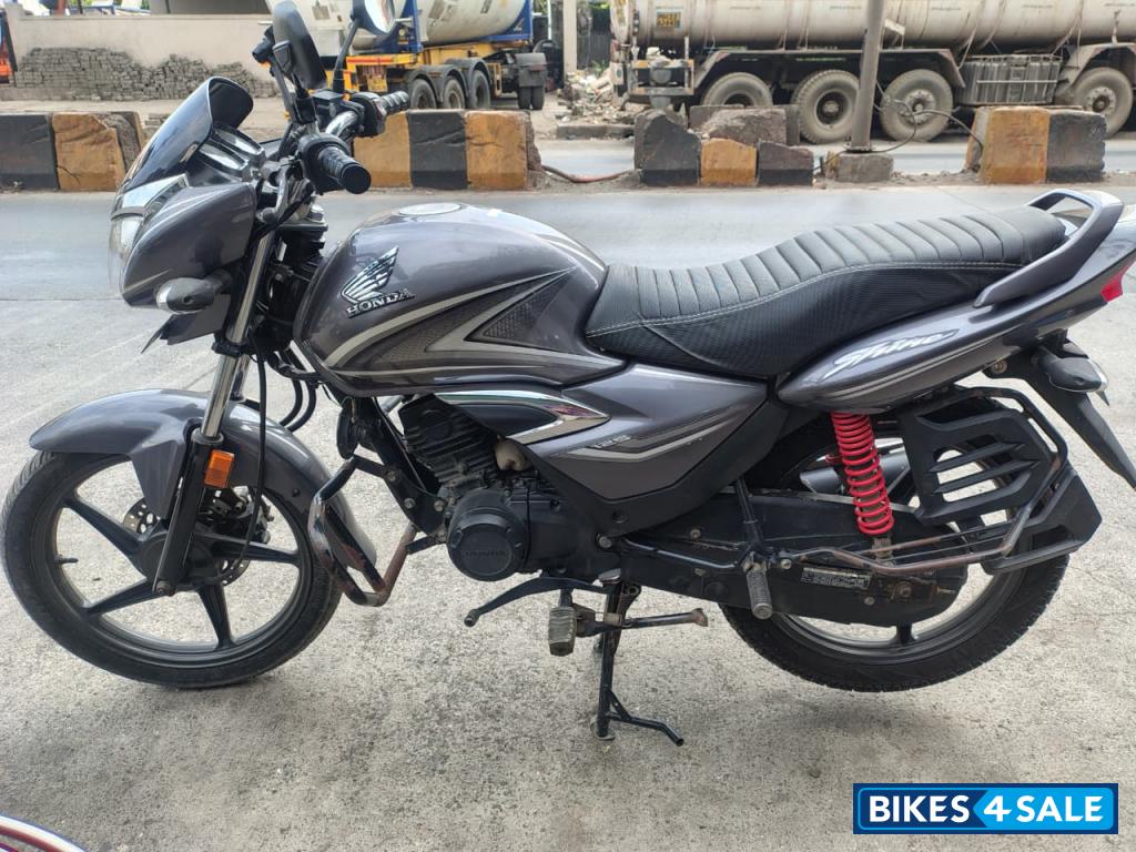 Grey Honda Shine BS6