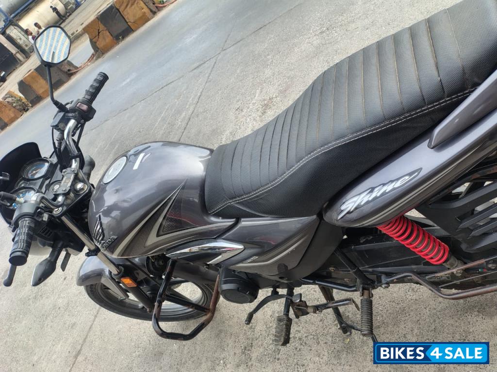 Grey Honda Shine BS6 Grey Honda Shine BS6