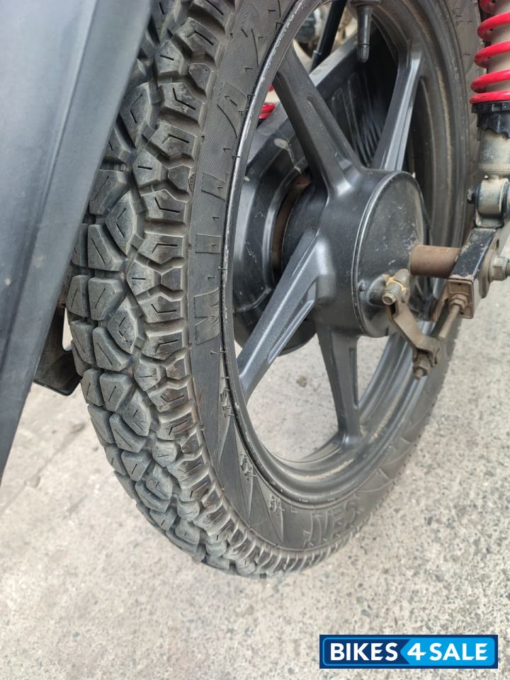 Grey Honda Shine BS6 Grey Honda Shine BS6