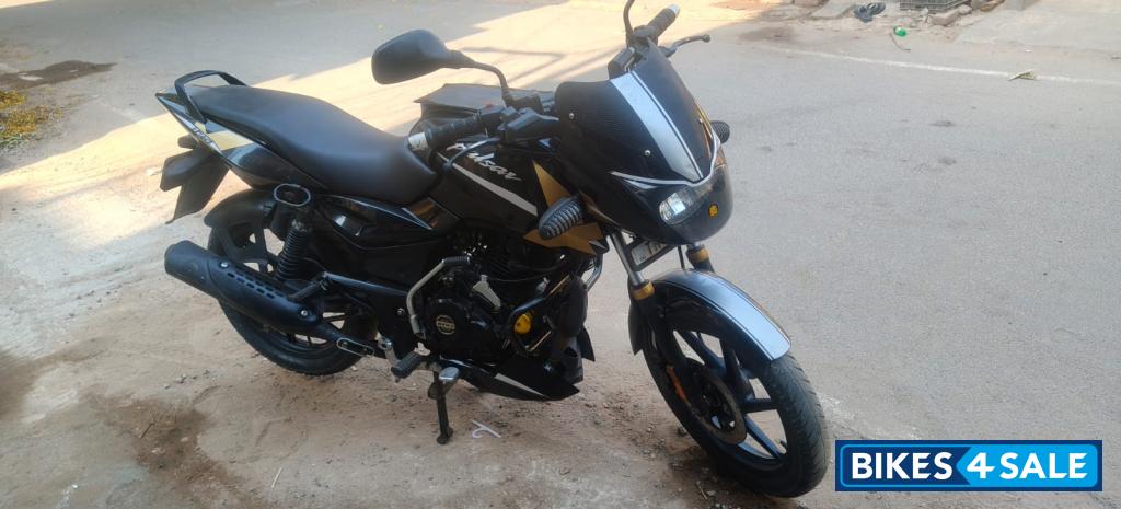 Black Bajaj Pulsar 125 Neon Disc Single Seat Black Bajaj Pulsar 125 Neon Disc Single Seat