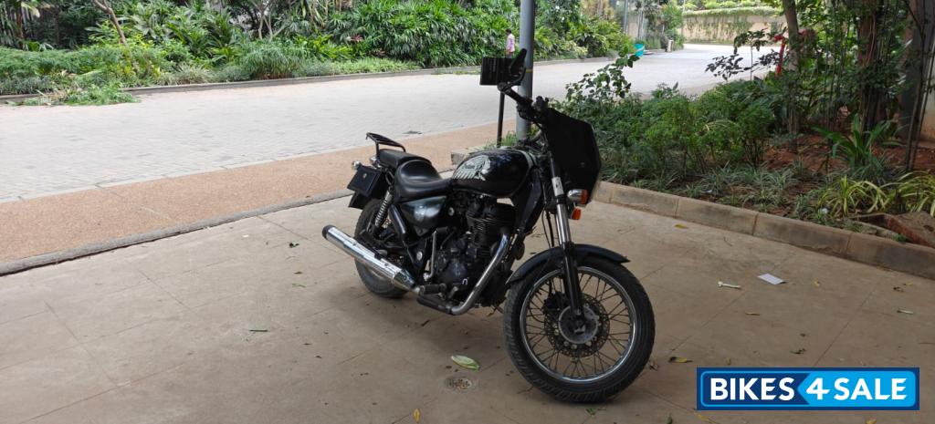 Black Royal Enfield Thunderbird 500 Black Royal Enfield Thunderbird 500
