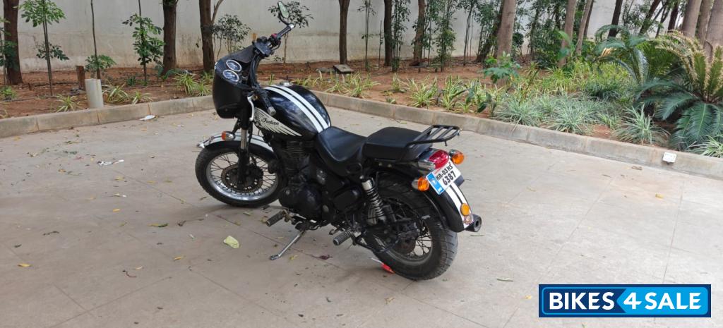 Black Royal Enfield Thunderbird 500 Black Royal Enfield Thunderbird 500