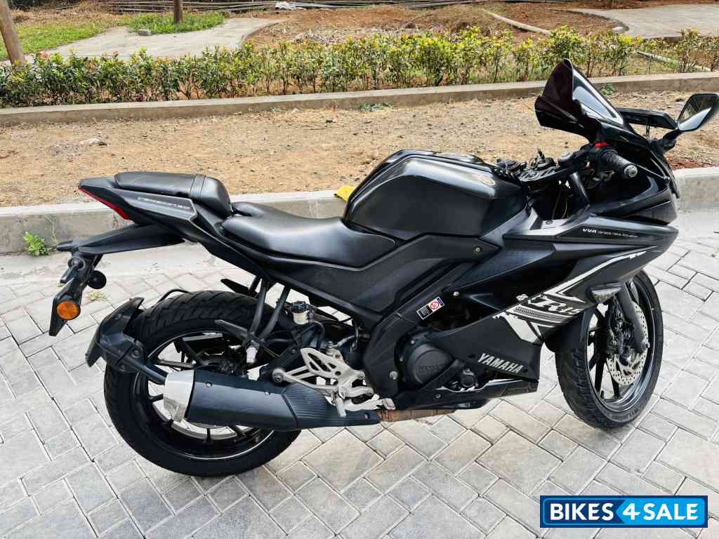 Matte Black Yamaha YZF R15 V3