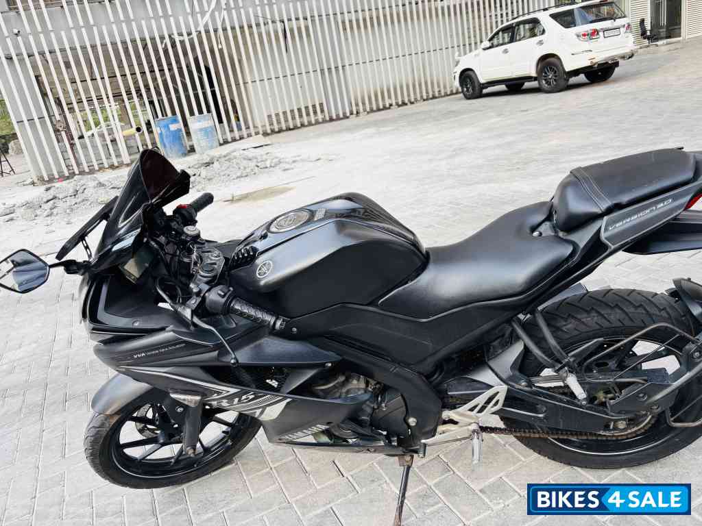 Matte Black Yamaha YZF R15 V3
