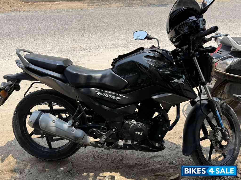 TVS Raider Split Seat