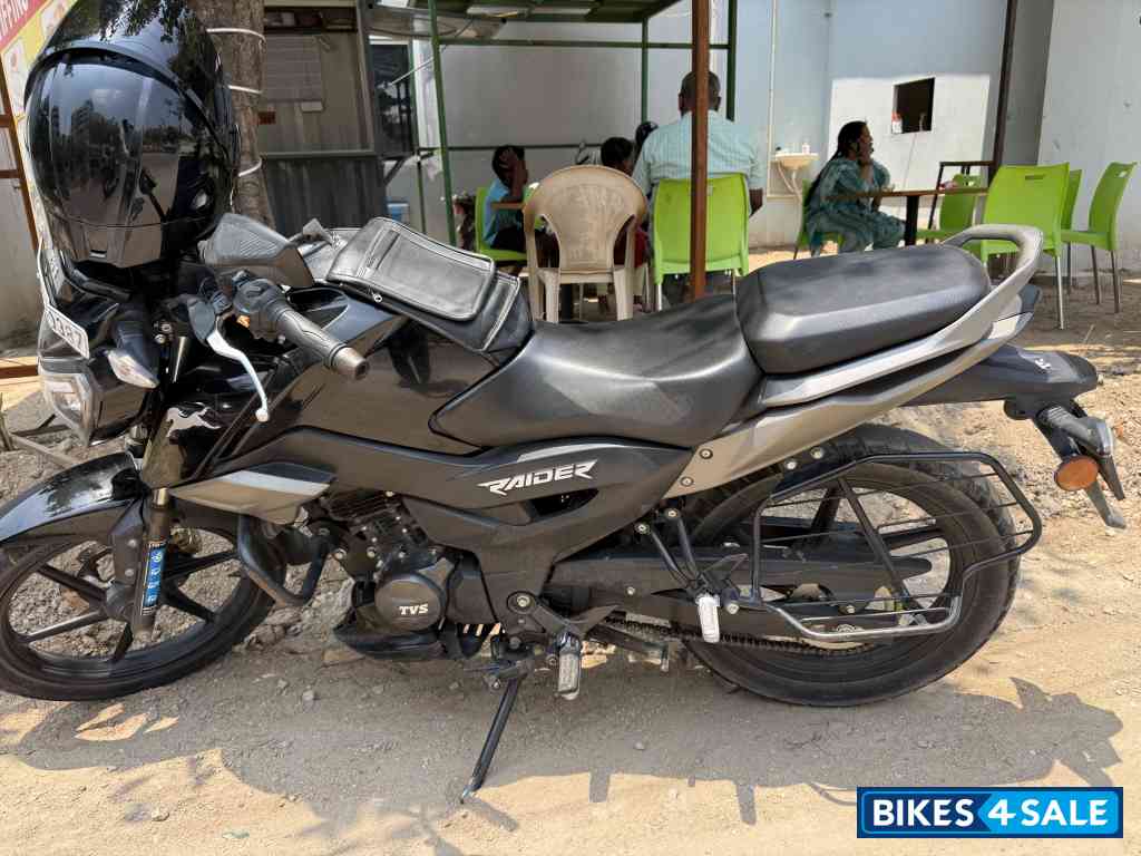 TVS Raider Split Seat