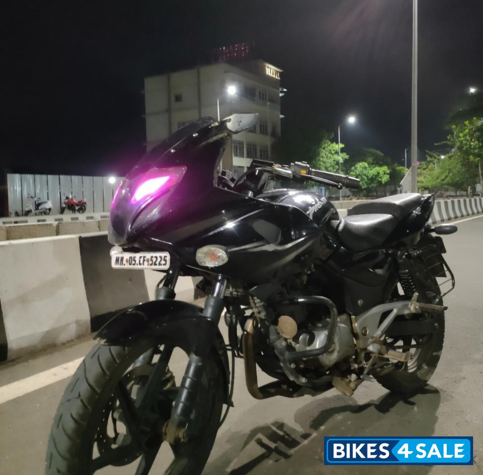 Black Bajaj Pulsar 220 DTSFi