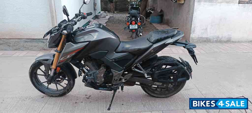 Grey Honda CB300F Deluxe Pro Grey Honda CB300F Deluxe Pro