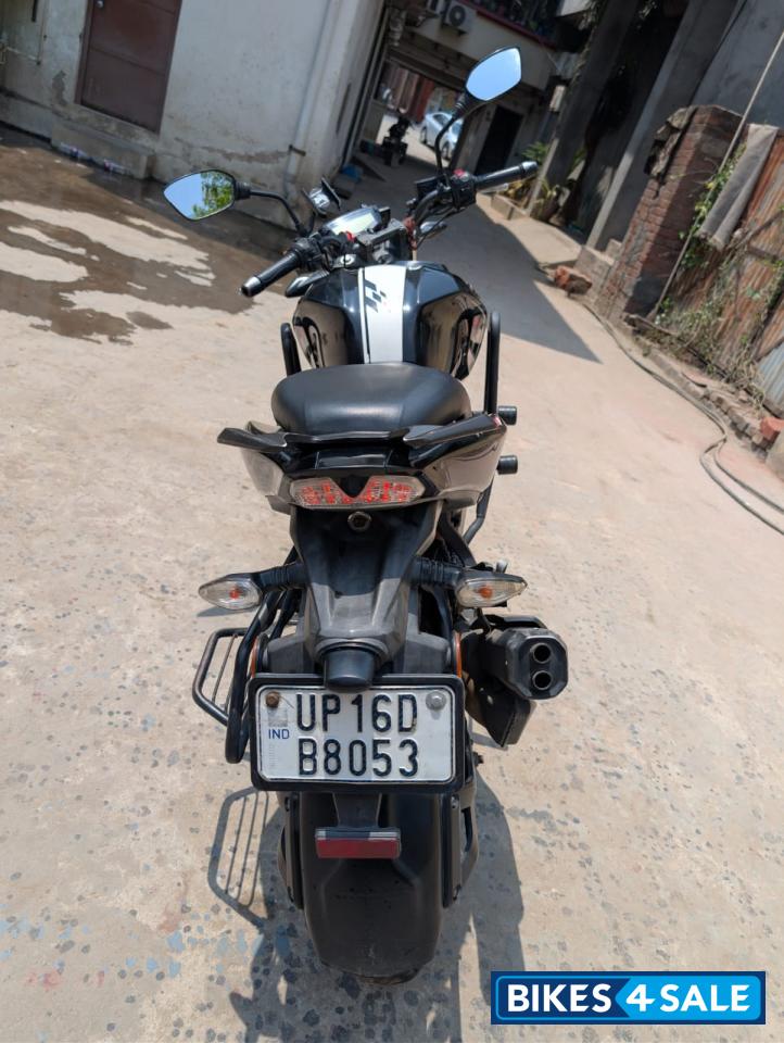 Black TVS Apache RTR 160 4V Special Edition