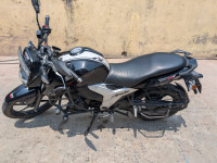 Black TVS Apache RTR 160 4V Special Edition
