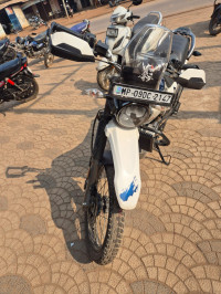 White Hero Xpulse 200 4V