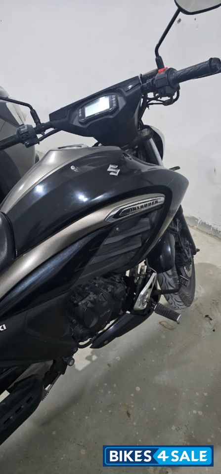 Suzuki Intruder 150 FI Suzuki Intruder 150 FI
