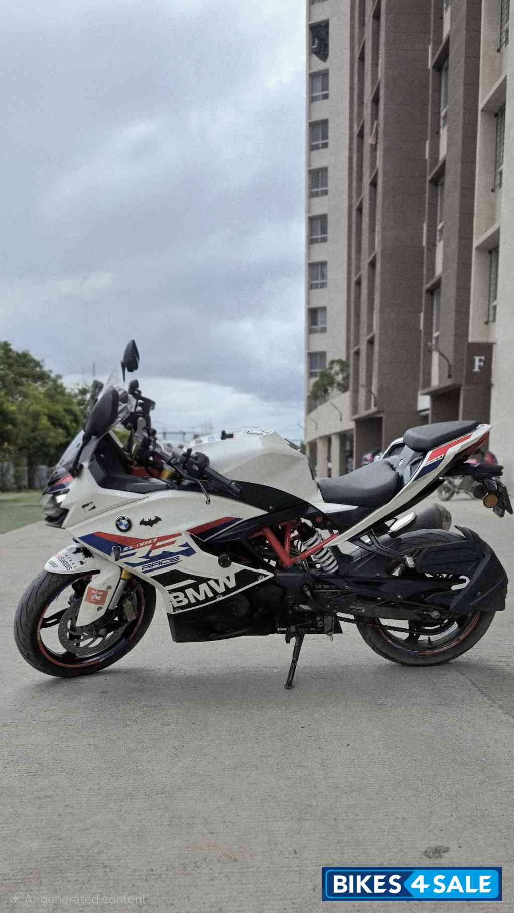 White BMW G 310 RR