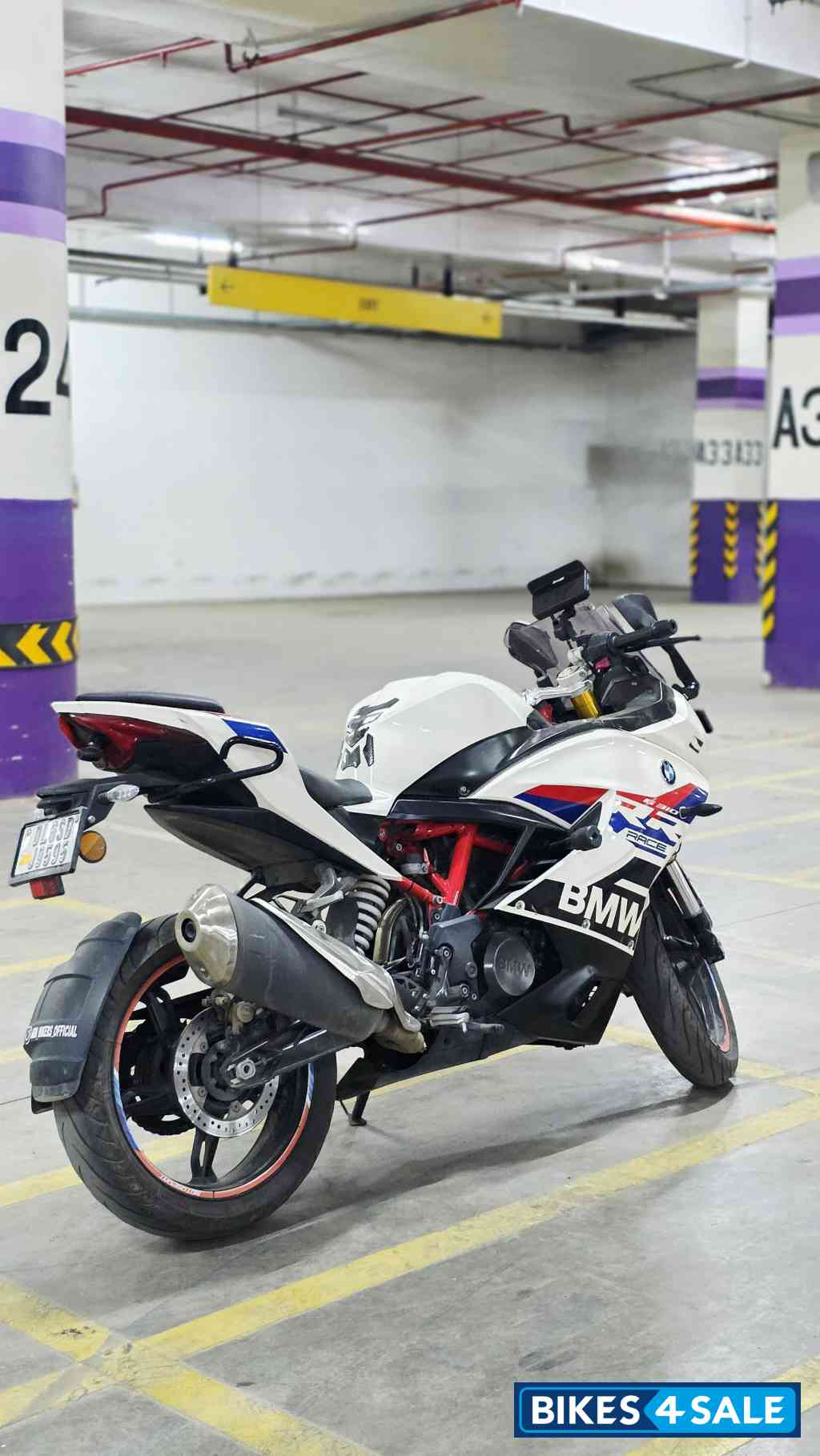 White BMW G 310 RR White BMW G 310 RR