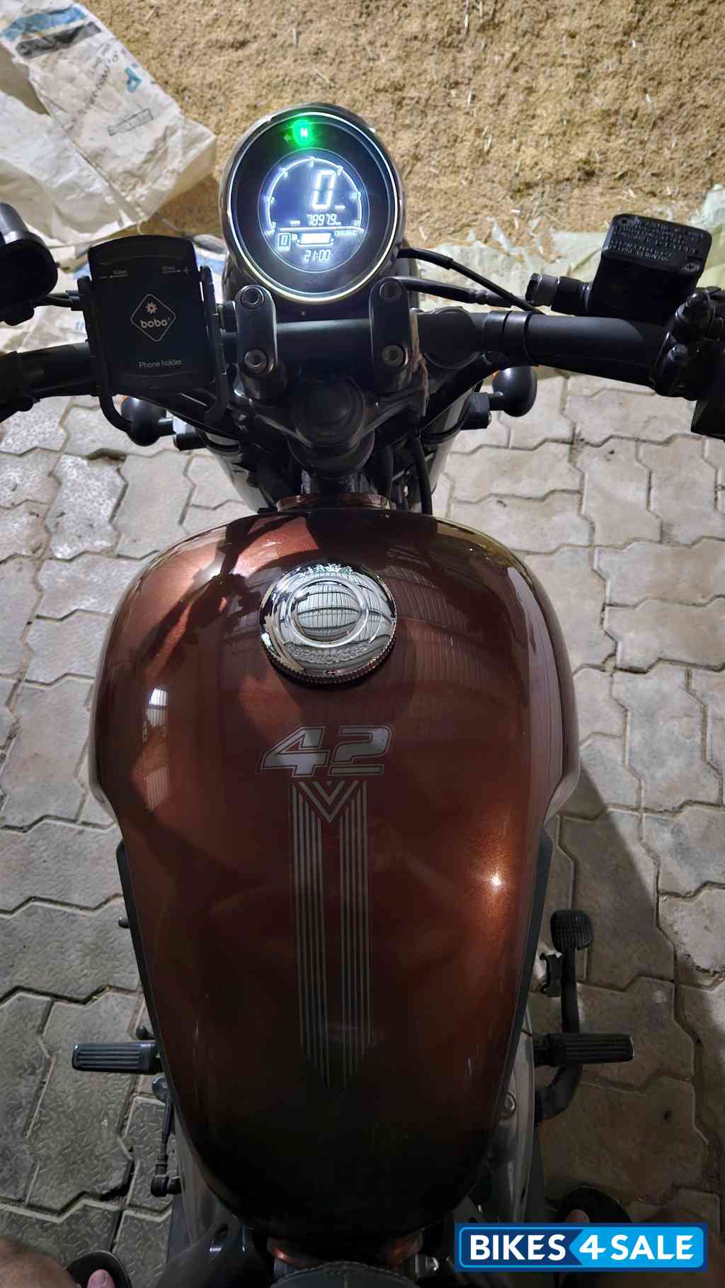 Jawa 42 Bobber Red Sheen