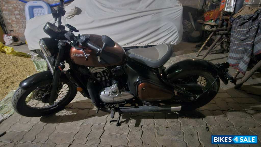 Jawa 42 Bobber Red Sheen