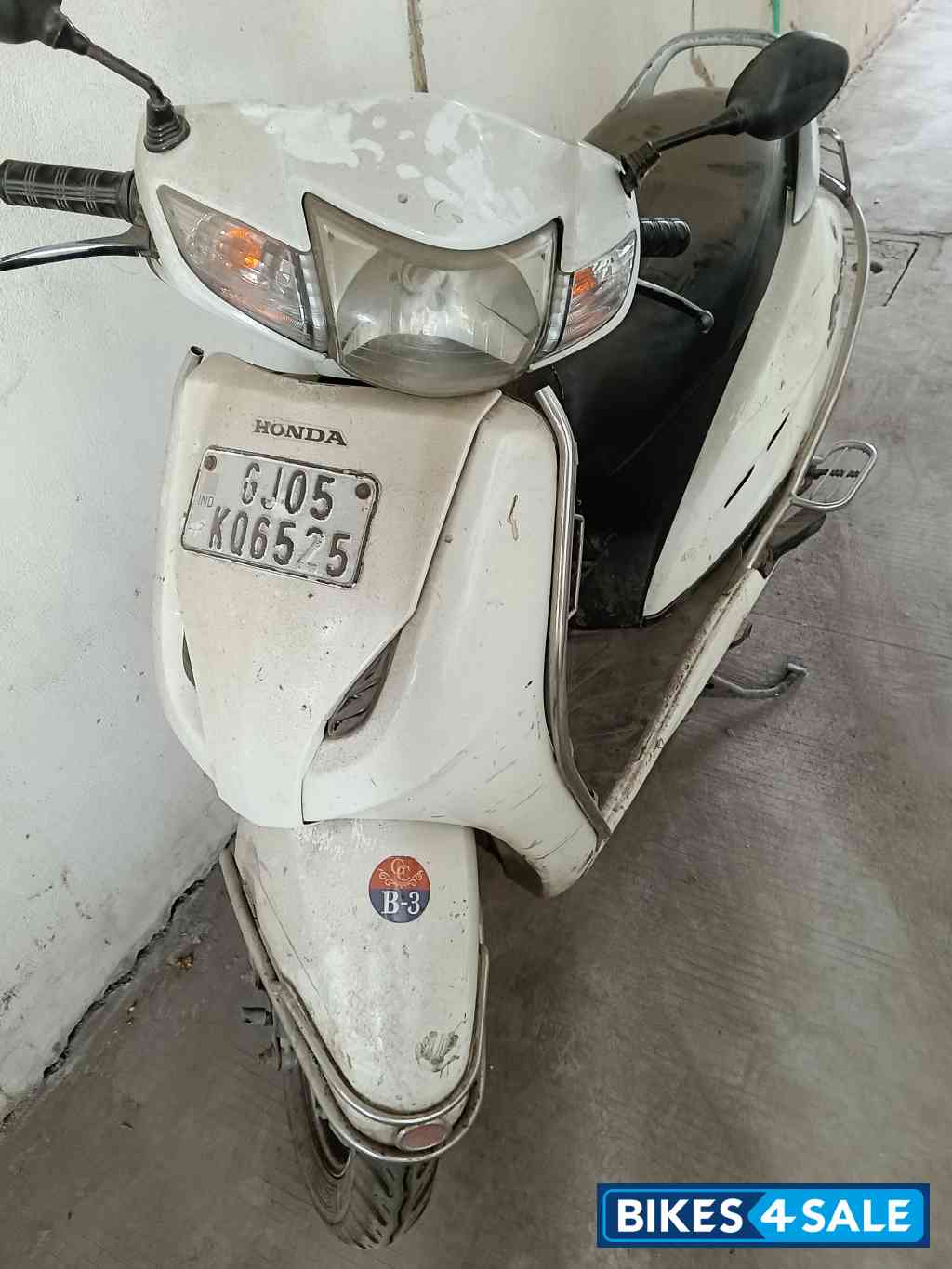 White Honda Activa White Honda Activa