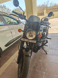 White Blue Royal Enfield Hunter 350 Metro