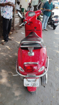 Red Vespa LX 125