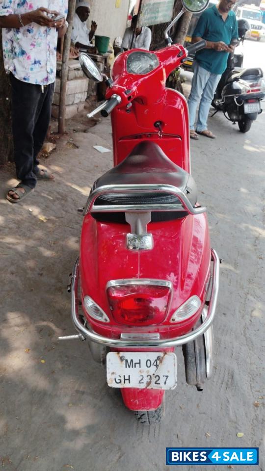 Red Vespa LX 125 Red Vespa LX 125