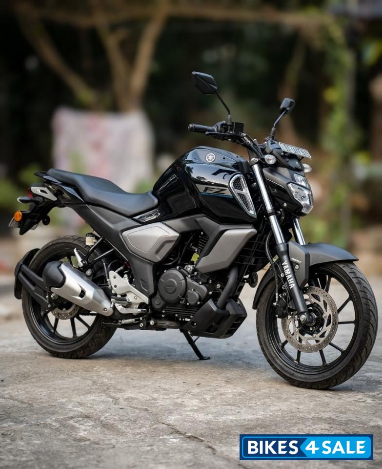 Black Yamaha FZ FI V3 BS6