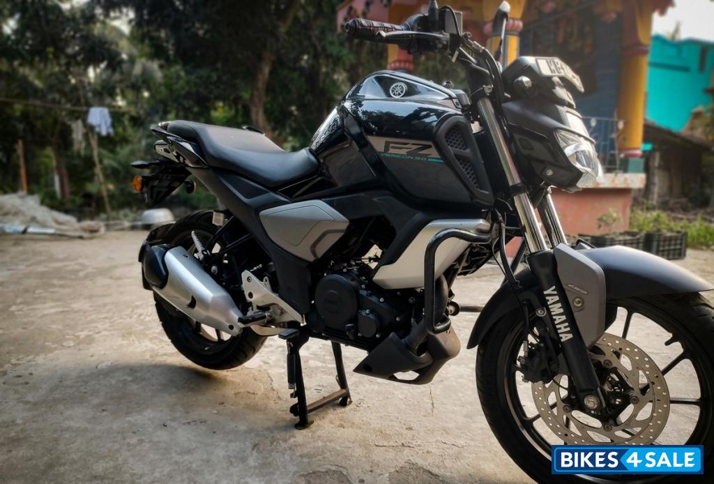 Black Yamaha FZ FI V3 BS6 Black Yamaha FZ FI V3 BS6