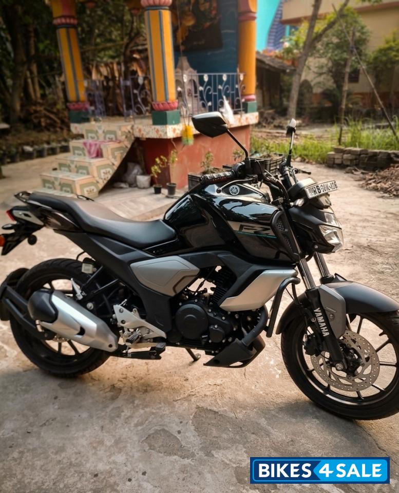 Black Yamaha FZ FI V3 BS6 Black Yamaha FZ FI V3 BS6